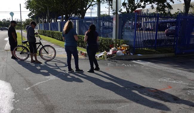 Fans grieve as detectives search for XXXTentacion's killers | iNFOnews.ca Fans grieve as detectives search for XXXTentacion's killers | iNFOnews.ca