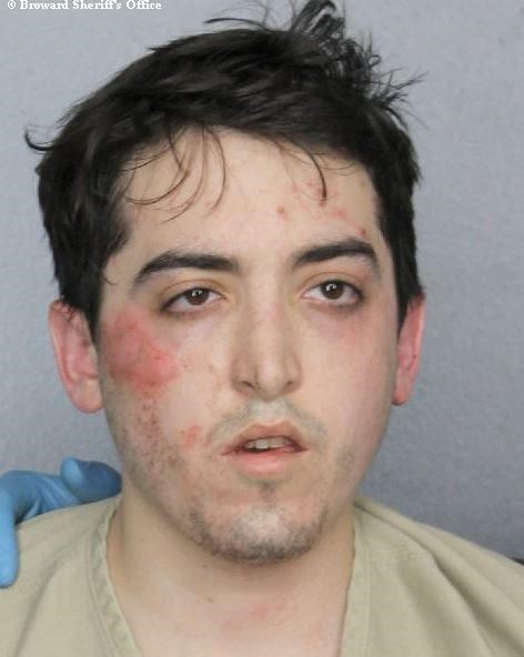 Authorities: Man robs bank, then gets naked and throws money | iNFOnews.ca Authorities: Man robs bank, then gets naked and throws money | iNFOnews.ca