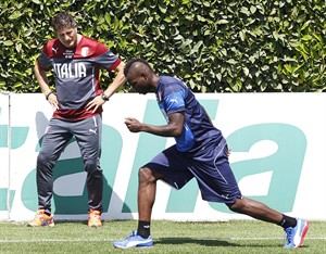 Police intervene after Mario Balotelli subjected to racist chants at Italy World Cup training | iNFOnews.ca CP28448557