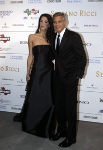 Arm-in-arm with London fiancee, Clooney reveals he'll wed in Venice in a couple of weeks | iNFOnews.ca