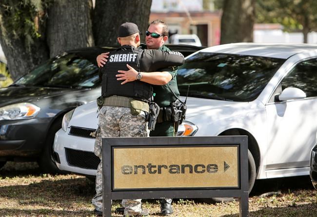 Manhunt underway for suspect in killing of Orlando officer | iNFOnews.ca
