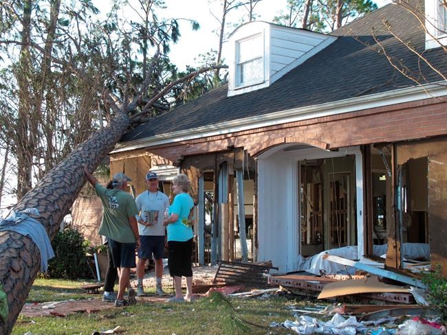 Storm's fury differed in neighbouring towns on Florida coast | iNFOnews.ca