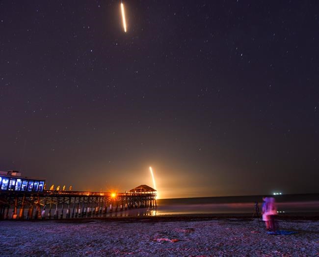 SpaceX launches supplies to space station after power delays | iNFOnews.ca CP658795842