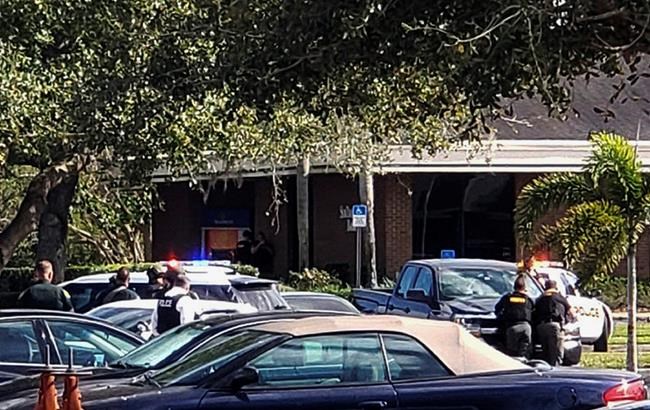 Small Florida city honours 5 bank shooting victims with vigil | iNFOnews.ca