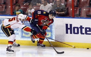 Cammalleri gets tiebreaker in 2nd period to lift Flames in 2-1 win over Panthers | iNFOnews.ca CP27871485