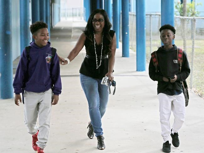 Young 'Moonlight' stars return from Oscars to middle school | iNFOnews.ca