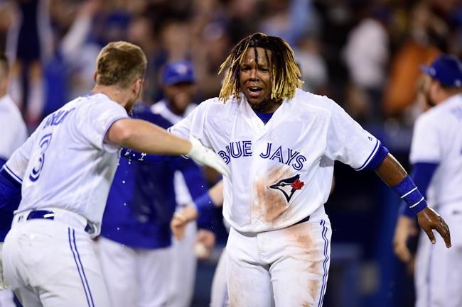 Drury belts two-run walkoff homer to give Jays a 4-2 win in Guerrero's debut | iNFOnews.ca CP421426269