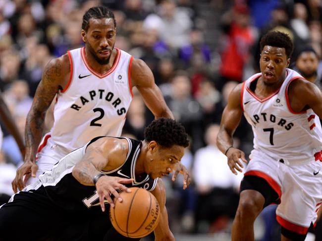 Leonard comes up big against old team, scoring 25 points in 120-117 win | iNFOnews.ca