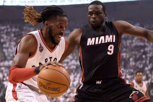 Carroll scores 21 points as Raptors even series with Miami with 96-92 victory | iNFOnews.ca