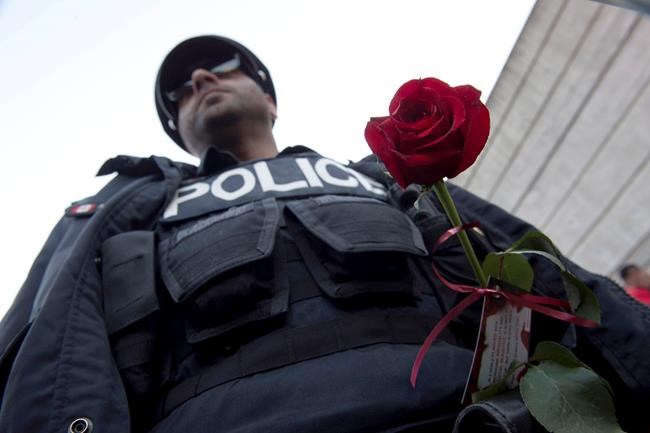 'In Toronto ... we don't run away:' thousands mourn van attack victims at vigil | iNFOnews.ca