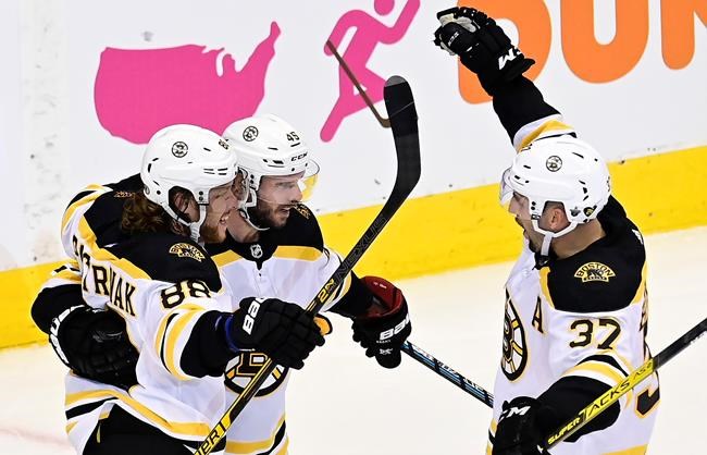 Jaroslav Halak makes 35 saves as Bruins down Lightning 3-2 in Game 1 | iNFOnews.ca