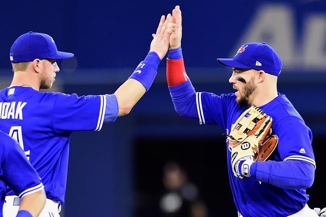 Steve Pearce and Justin Smoak power Blue Jays to 7-2 victory over Mariners | iNFOnews.ca