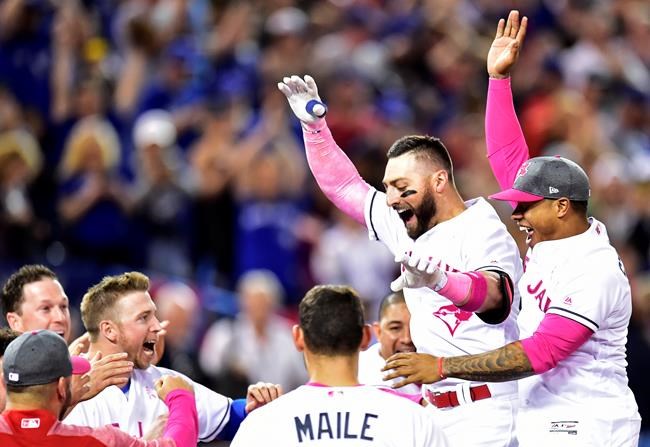 Pillar's walkoff homer lifts Blue Jays over Mariners; Toronto wins 5th straight | iNFOnews.ca