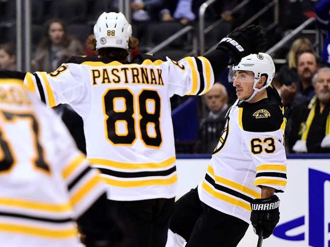 Marchand scores twice in the 3rd as Boston hands Toronto a fourth straight loss | iNFOnews.ca CP805467452