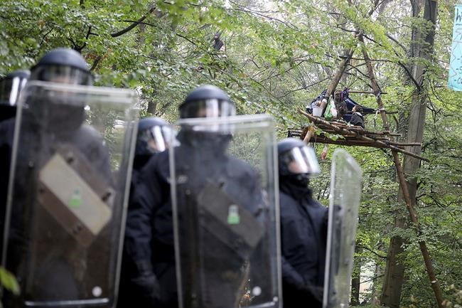 German forest standoff: Police clear protester tree homes | iNFOnews.ca German forest standoff: Police clear protester tree homes | iNFOnews.ca