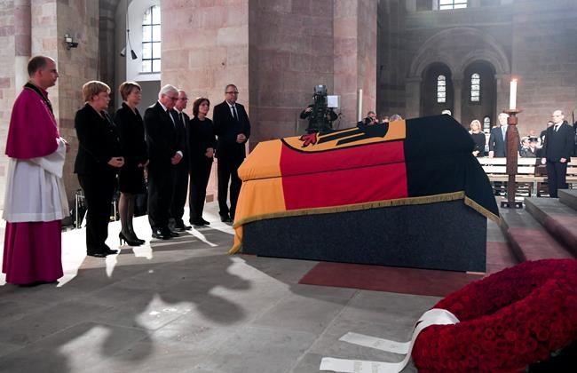 World leaders, ordinary Germans bid farewell to Helmut Kohl | iNFOnews.ca