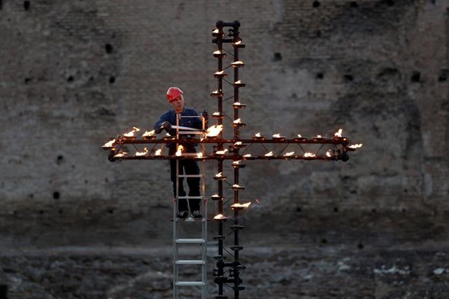 Pope speaks of humanity's "shame" in Good Friday procession | iNFOnews.ca