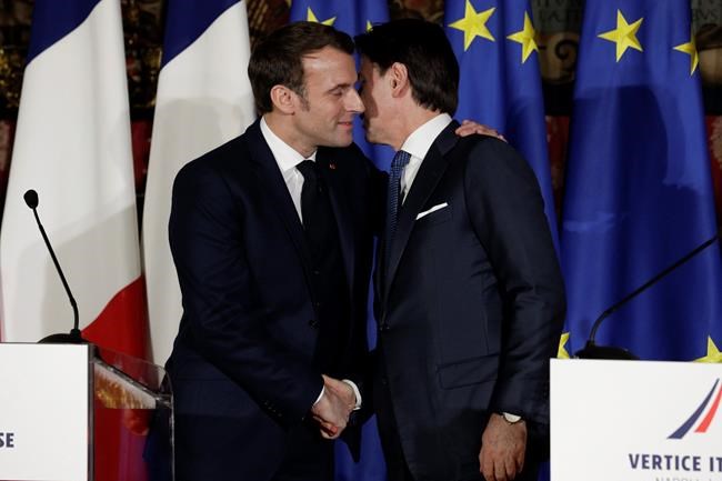 Friendly kissing poses European dilemma as virus spreads | iNFOnews.ca
