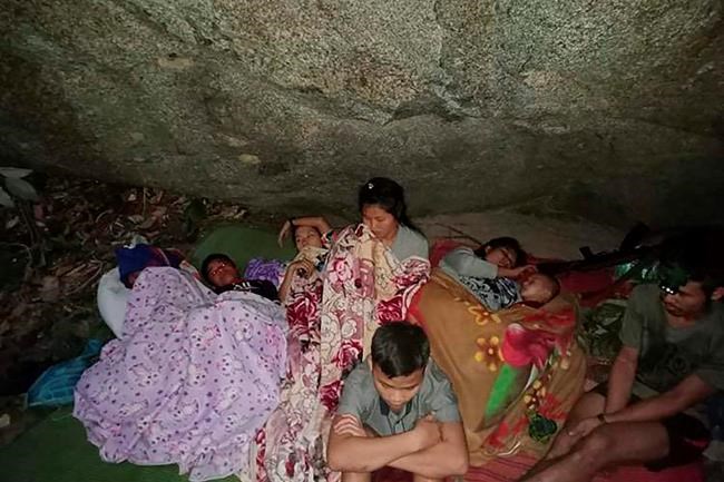 Myanmar air strikes send ethnic Karen fleeing to Thailand | iNFOnews.ca