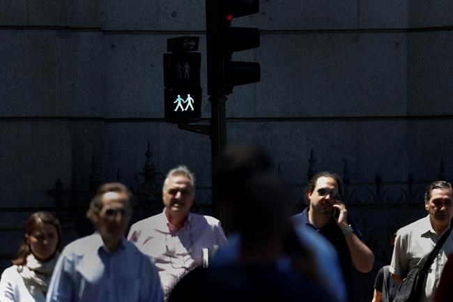 Madrid green-lights traffic signals with women, gay couples | iNFOnews.ca Madrid green-lights traffic signals with women, gay couples | iNFOnews.ca