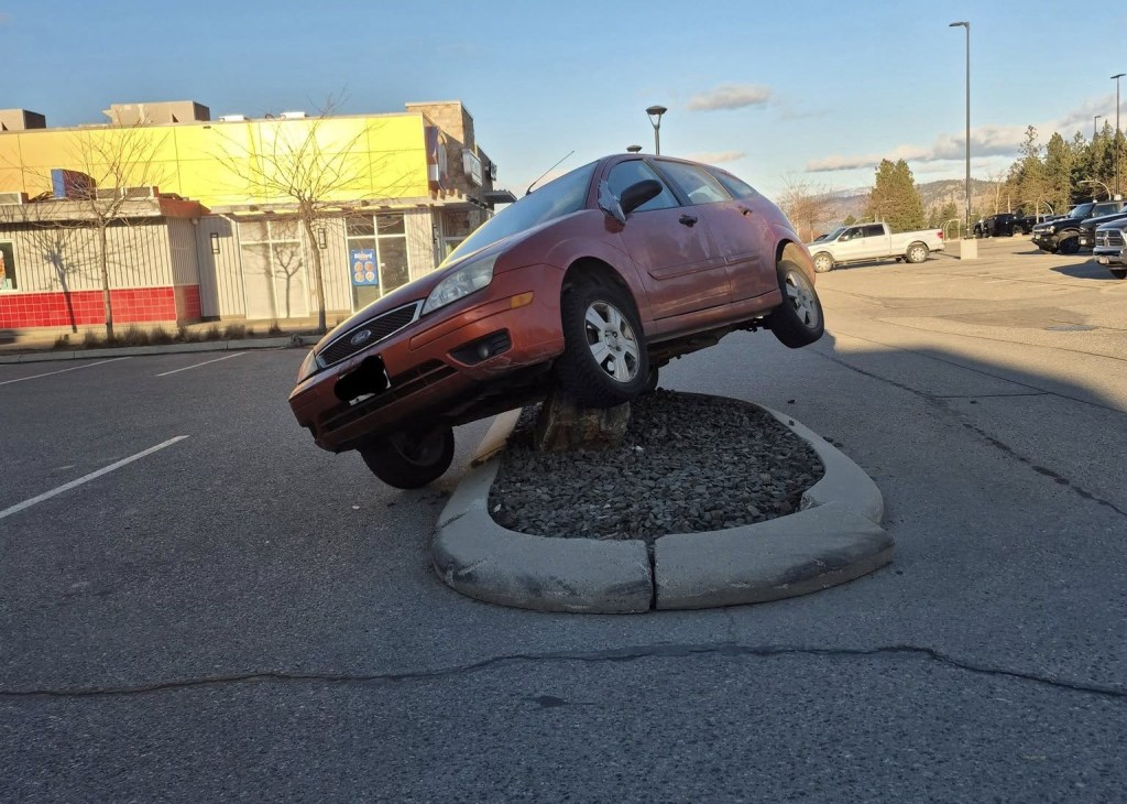 iN PHOTOS: 10 goofy things spotted in traffic in Kamloops, Okanagan | iNwheels iN PHOTOS: 10 goofy things spotted in traffic in Kamloops, Okanagan | iNwheels