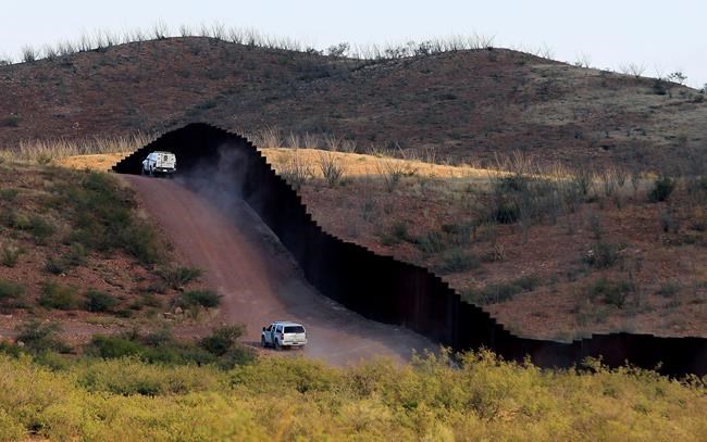The Latest: Ex-New Mexico governor criticizes border plan | iNFOnews.ca CP998250815