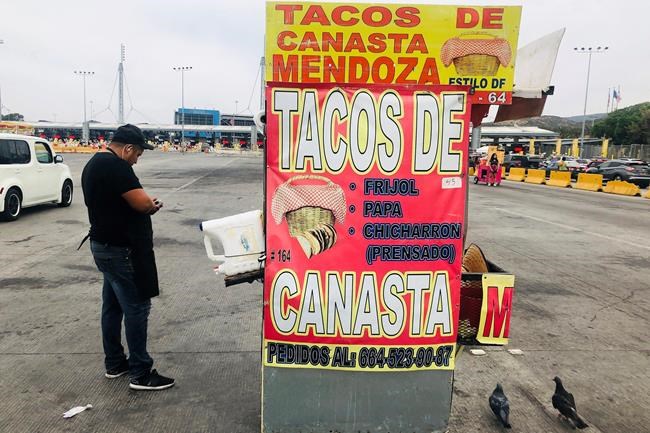 US crackdown on nonessential border travel causes long waits | iNFOnews.ca US crackdown on nonessential border travel causes long waits | iNFOnews.ca