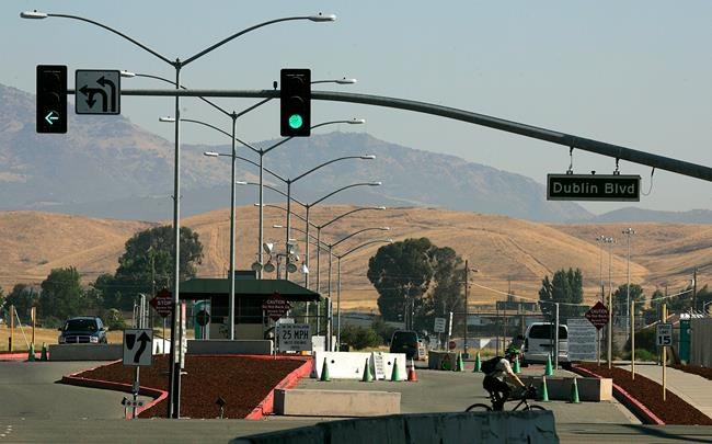 Felicity Huffman starts serving prison time in college scam | iNFOnews.ca