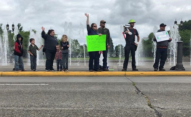 Militia threat shuts down Oregon Statehouse amid walkout | iNFOnews.ca