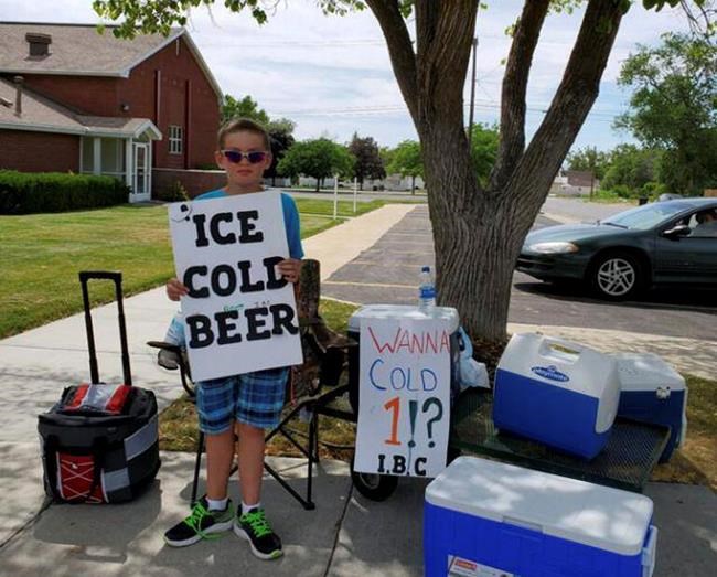 Utah boy advertises 'Ice Cold Beer' at root beer stand | iNFOnews.ca Utah boy advertises 'Ice Cold Beer' at root beer stand | iNFOnews.ca
