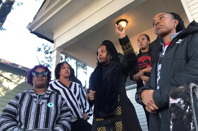 Homeless women who took over California home gain support | iNFOnews.ca