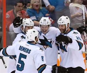 Stalock makes 38 saves in first NHL start to lift the Sharks over the Senators | iNFOnews.ca CP25691273