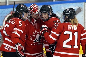 Spooner leads Canada past Sweden 8-0 in women's world hockey championship warmup | iNFOnews.ca CP22697640