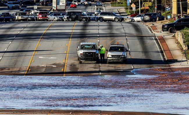 Schools close, road flooded by water main break near Atlanta | iNFOnews.ca