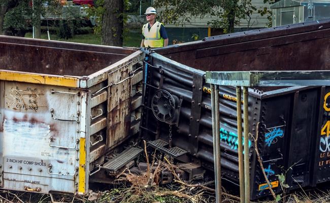 Freight train derails, sending train car into home; 1 hurt | iNFOnews.ca Freight train derails, sending train car into home; 1 hurt | iNFOnews.ca