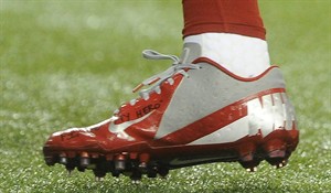 Giants' Victor Cruz visits home of Conn. shooting victim who was a young fan | iNFOnews.ca CP21267750