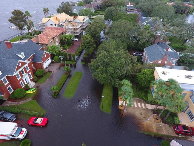 1 elderly couple: A decision to stay put despite Irma floods | iNFOnews.ca