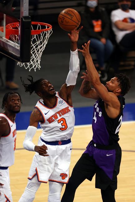 Knicks recover after blown lead to beat Raptors 102-96 | iNFOnews.ca
