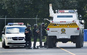 Montreal police shoot man with rubber bullet as standoff ends after 20 hours | iNFOnews.ca CP24361825