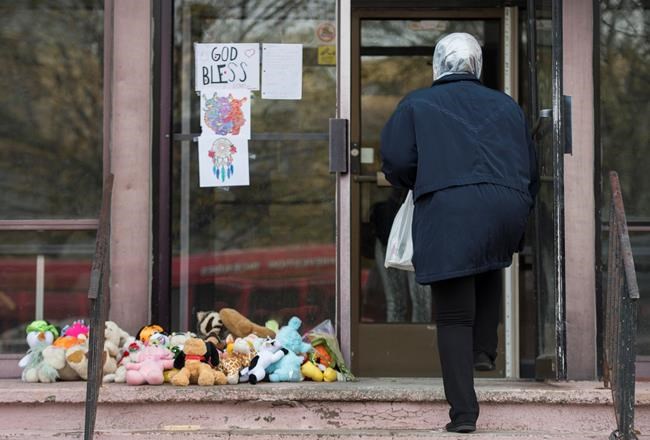 Unattended cigarette may be cause of Montreal fatal fire that left mom, daughter dead | iNFOnews.ca CP1644655621