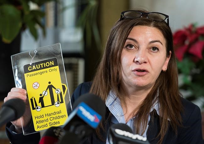 Compensate woman detained in Montreal handrail dispute, Supreme Court orders | iNFOnews.ca