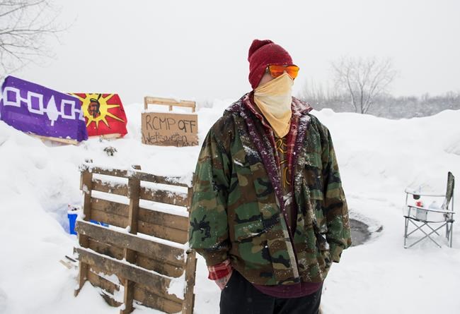 Montreal commuter train line blocked in solidarity with B.C. pipeline protest | iNFOnews.ca