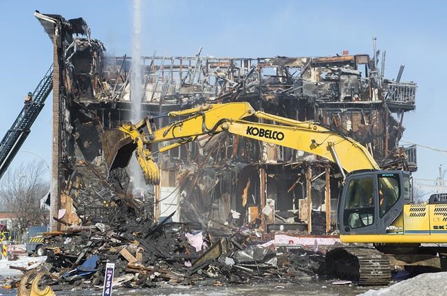 Three dead after fire breaks out at apartment building in Longueuil, Que. | iNFOnews.ca