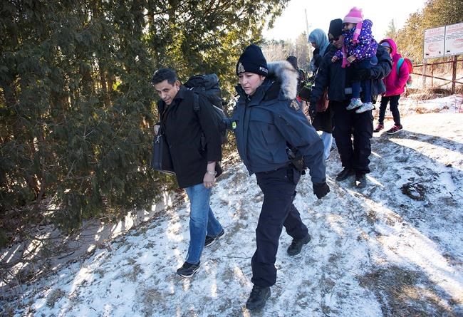 Cabinet set to map out scenarios for dealing with illegal border-crossers | iNFOnews.ca
