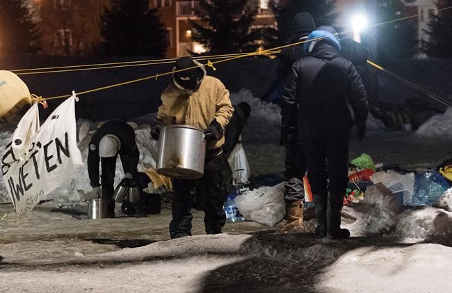 Protesters abandon Quebec rail blockade after show of force by police | iNFOnews.ca Protesters abandon Quebec rail blockade after show of force by police | iNFOnews.ca