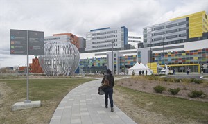 Massive hospital move brings patients to new Montreal superhospital | iNFOnews.ca CP32851090