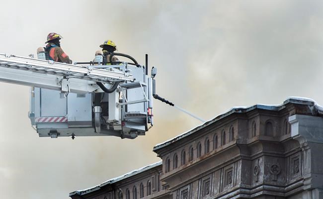 Montreal firefighters battle five-alarm blaze in vacant building near downtown | iNFOnews.ca