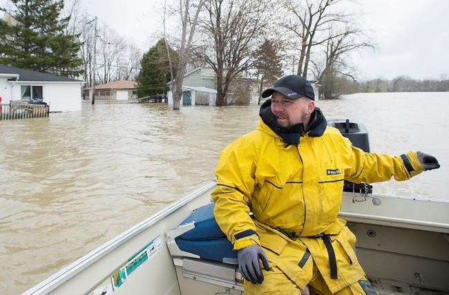 Stories of Quebecers living through historic flooding and helping one another | iNFOnews.ca