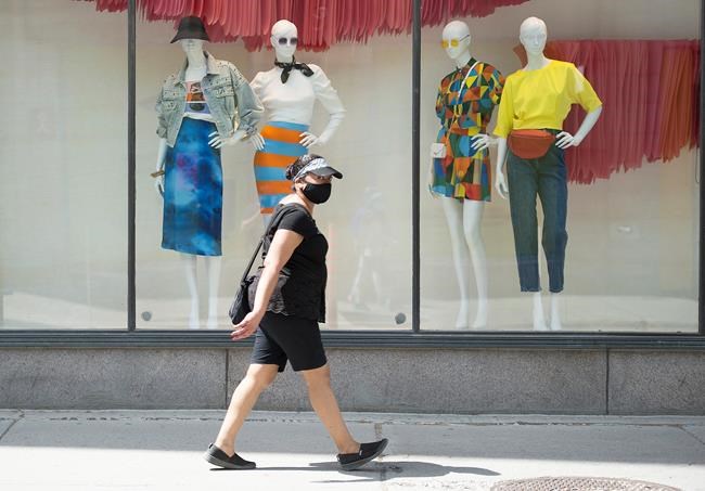 High heat, humidity can be problematic when wearing a mask outdoors, experts say | iNFOnews.ca