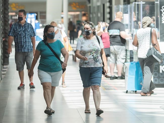 Canadians are reluctantly wearing masks as support for mandatory masking climbs | iNFOnews.ca